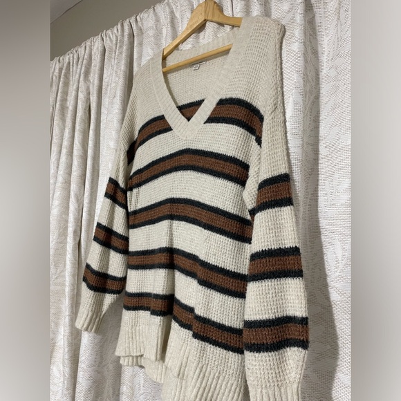 American Eagle Oversized Waffle Knit V Neck Sweater Size S - Picture 5 of 5